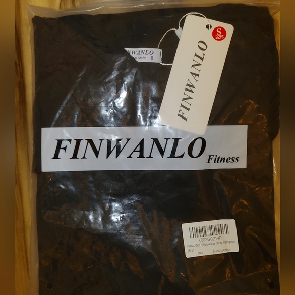 NWT Black Adjustable Strap Ruffle Bottom Chemise Small - Picture 2 of 10